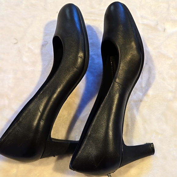 Woman's Easy Spirit HEELS - Picture 4 of 10